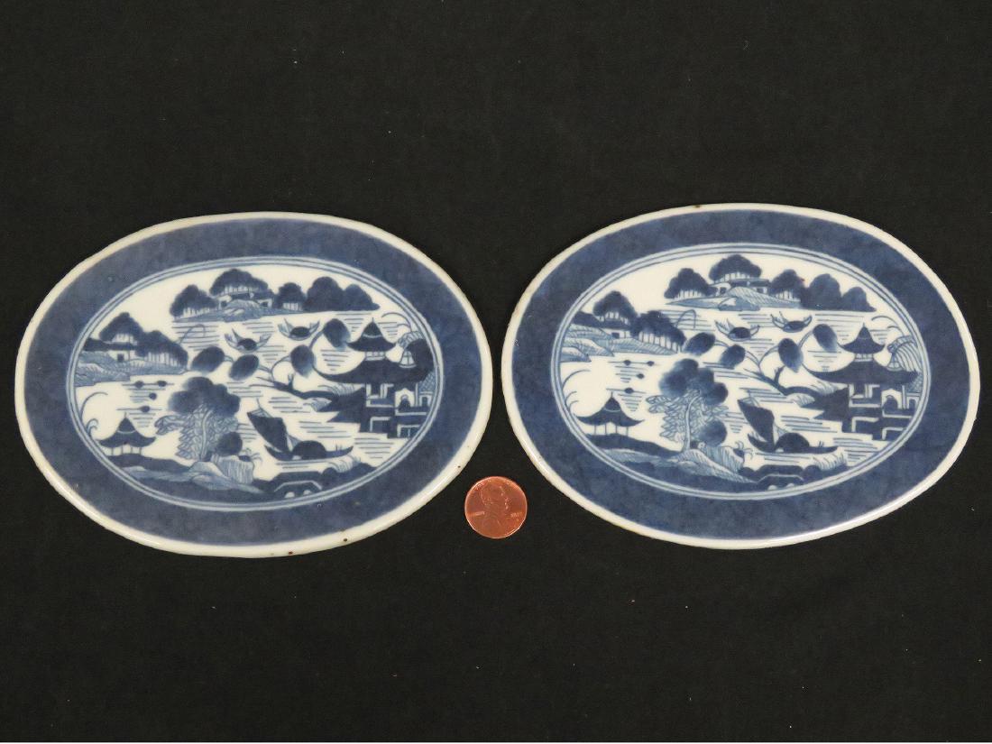 LOT (2) CHINESE CANTON EXPORT PORCELAIN OVAL TRIVETS. 4: LOT (2) CHINESE CANTON EXPORT PORCELAIN OVAL TRIVETS. 4 X 5 1/2"