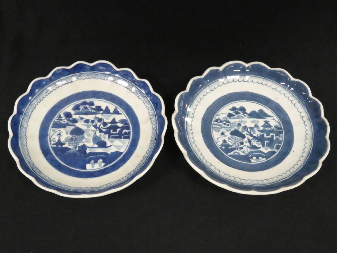 LOT (2) CHINESE CANTON EXPORT PORCELAIN SCALLOPED (1 of 3)