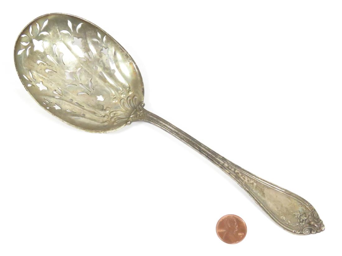 INTERNATIONAL STERLING SLOTTED SERVING/BERRY SPOON. (1 of 3)