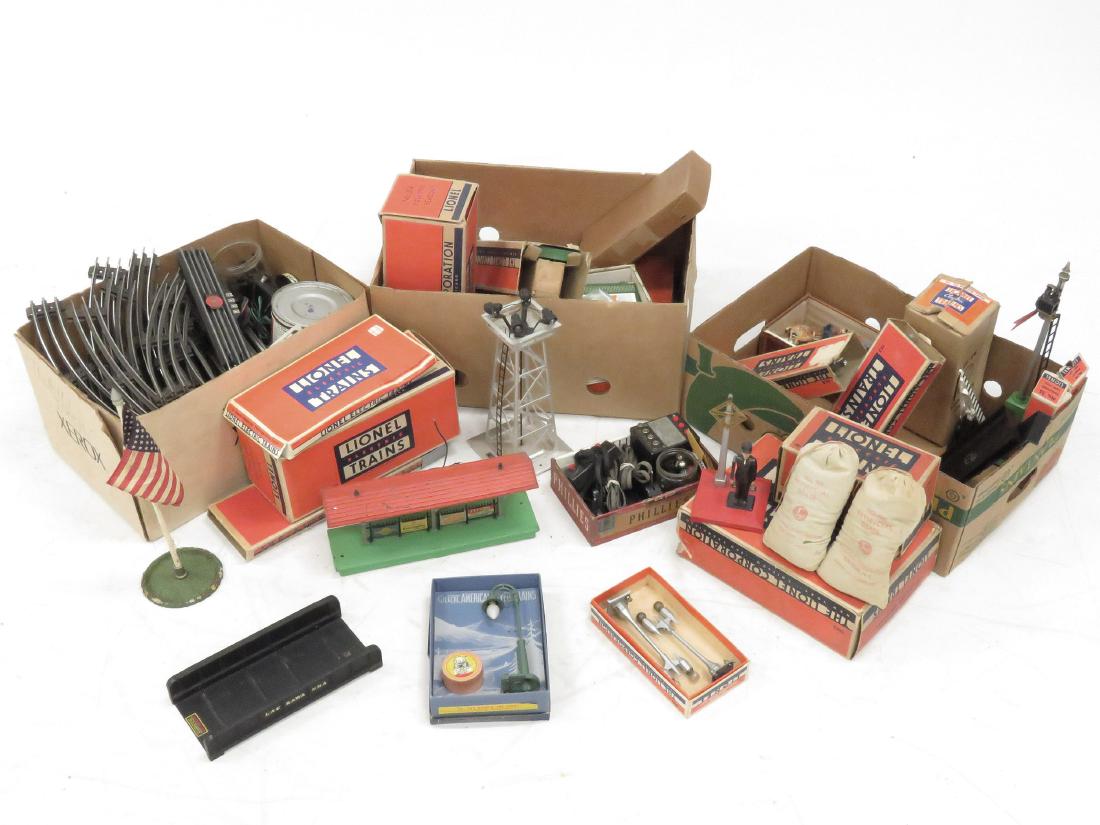 LOT (3) BOXES ASSORTED LIONEL ACCESSORIES INCLUDING (1 of 4)