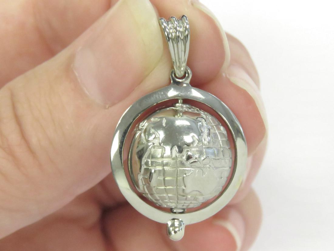 18K WHITE GOLD SPINNING GLOBE CHARM/PENDANT, 20.47MM. (1 of 2)