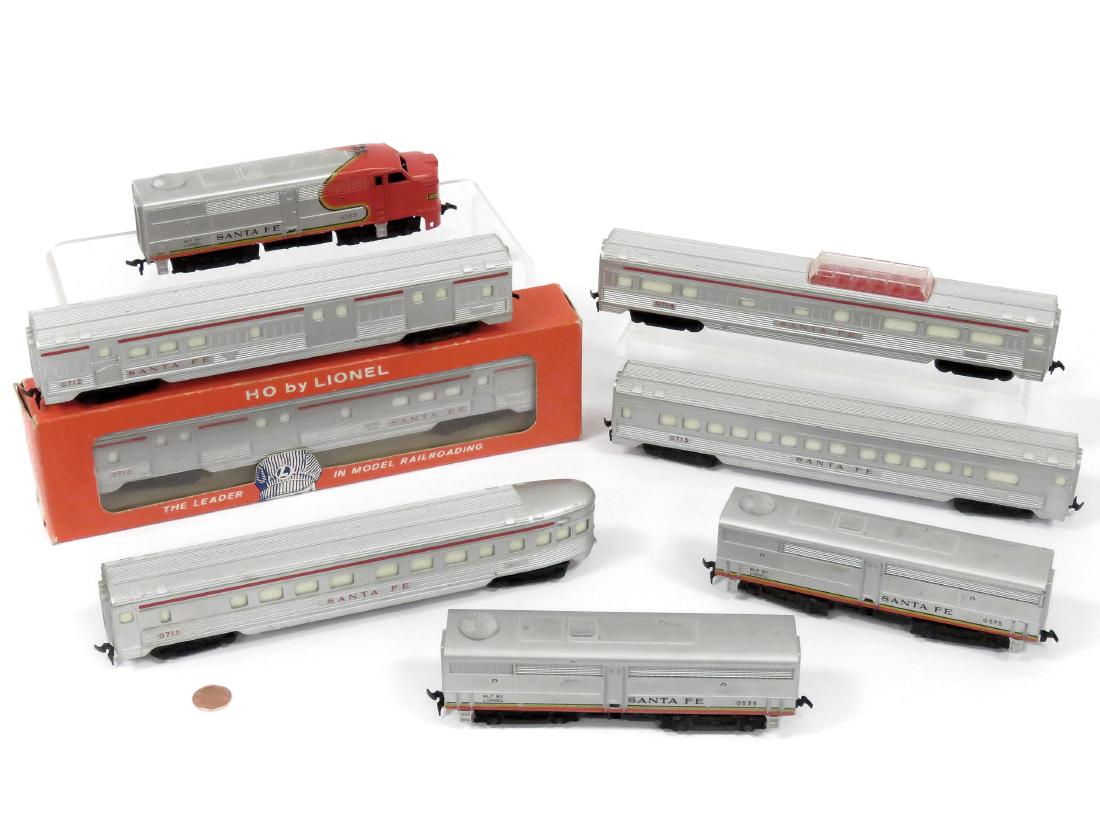 LOT (8) LIONEL HO SCALE INCLUDING #0565 SANTA FE DIESEL (1 of 1)