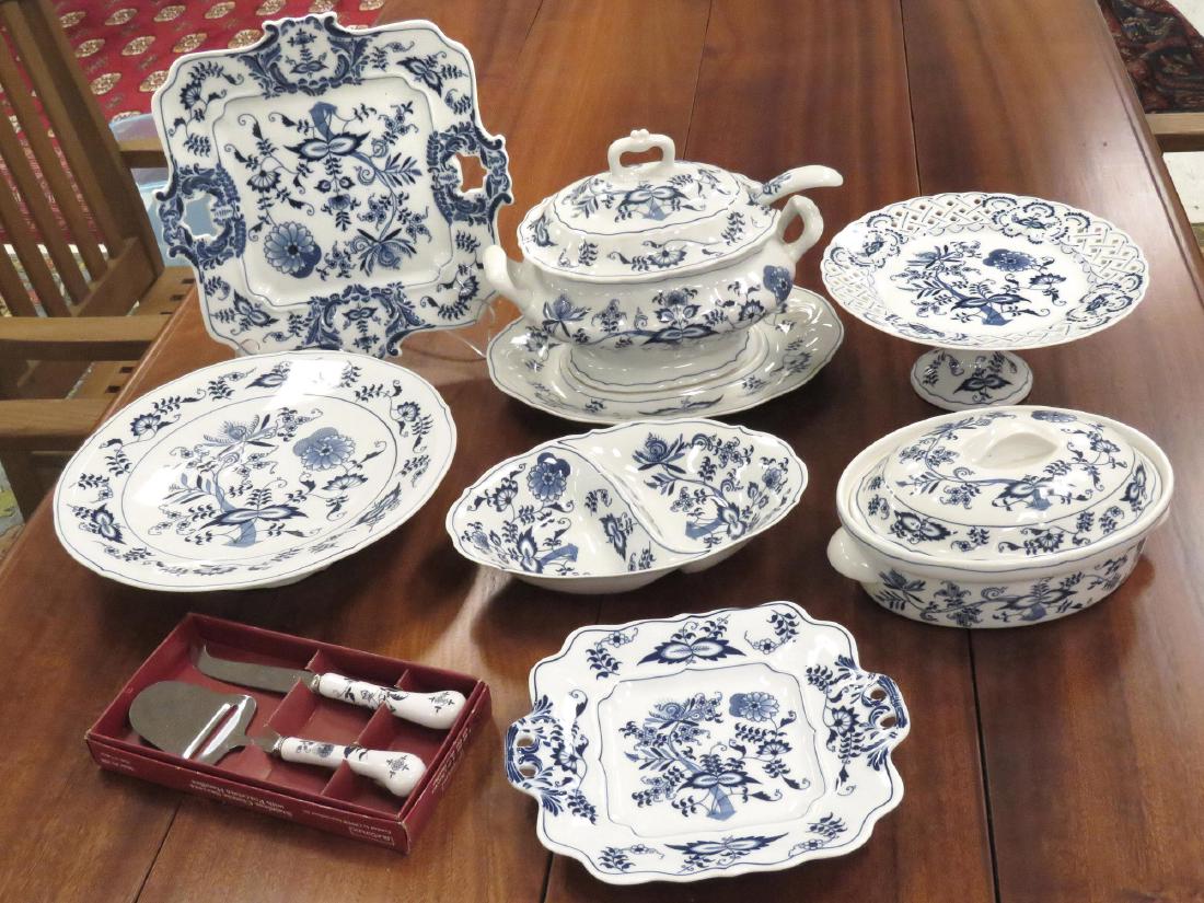 LOT (7) BLUE DANUBE DECORATED PORCELAIN ACCESSORY (1 of 4)