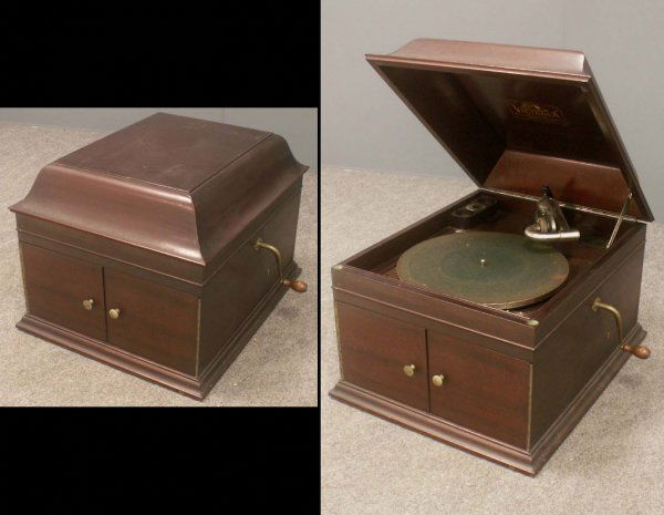 VINTAGE VICTOR W-1X RECORD PLAYER: VINTAGE VICTOR W-1X MAHOGANY TABLE-TOP RECORD PLAYER HEIGHT 14 1/2"; WIDTH 16"; DEPTH 19 1/2" **DUE TO THE SIZE AND/OR FRAGILITY OF THIS LOT, STANDARD IN-HOUSE SHIPPING IS NOT AVAILABLE. A ROSTER OF S