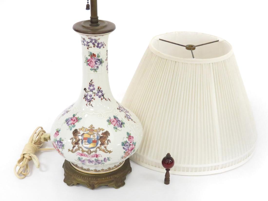 CHINESE EXPORT STYLE DECORATED PORCELAIN ARMORIAL VASE, (1 of 5)