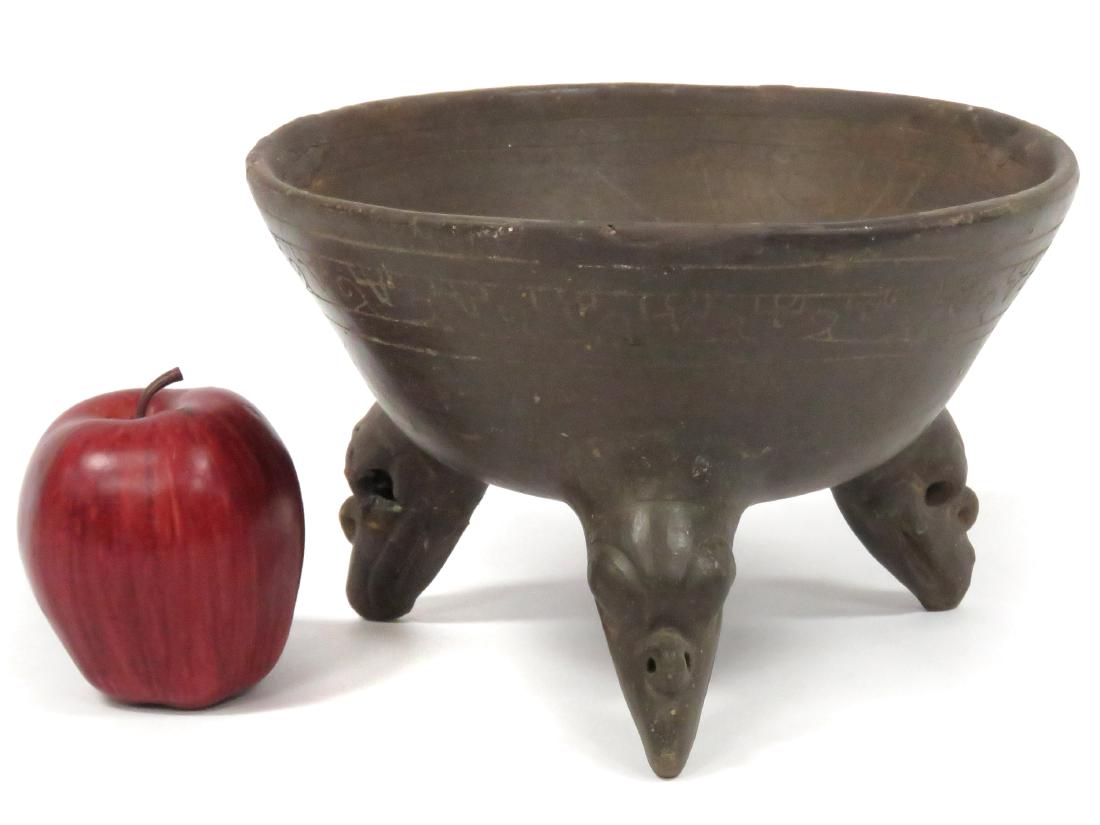 MAYAN POTTERY TRIPOD BOWL WITH BIRDHEAD SUPPORTS. (1 of 8)