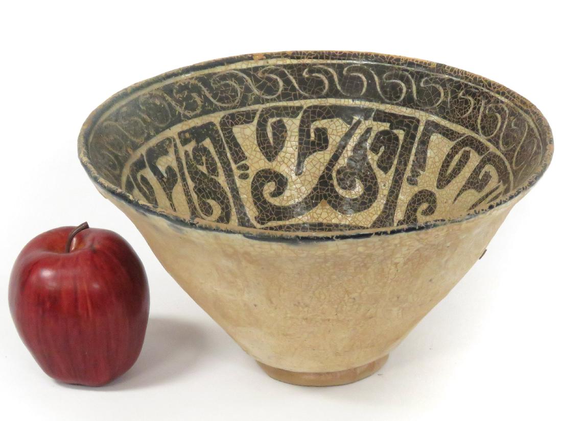 ISLAMIC DECORATED POTTERY BOWL WITH KUFIC SCRIPT.: ISLAMIC DECORATED POTTERY BOWL WITH KUFIC SCRIPT. HEIGHT 5 3/4"; DIAMETER 10 1/4"