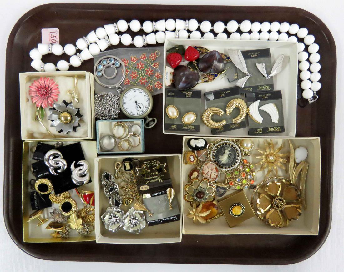 LOT ASSORTED COSTUME JEWELRY INCLUDING TRIFARI, SARAH (1 of 3)
