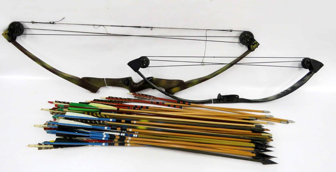 LOT (3) INCLUDING (2) COMPOUND BOWS WITH ARROWS (1 of 3)