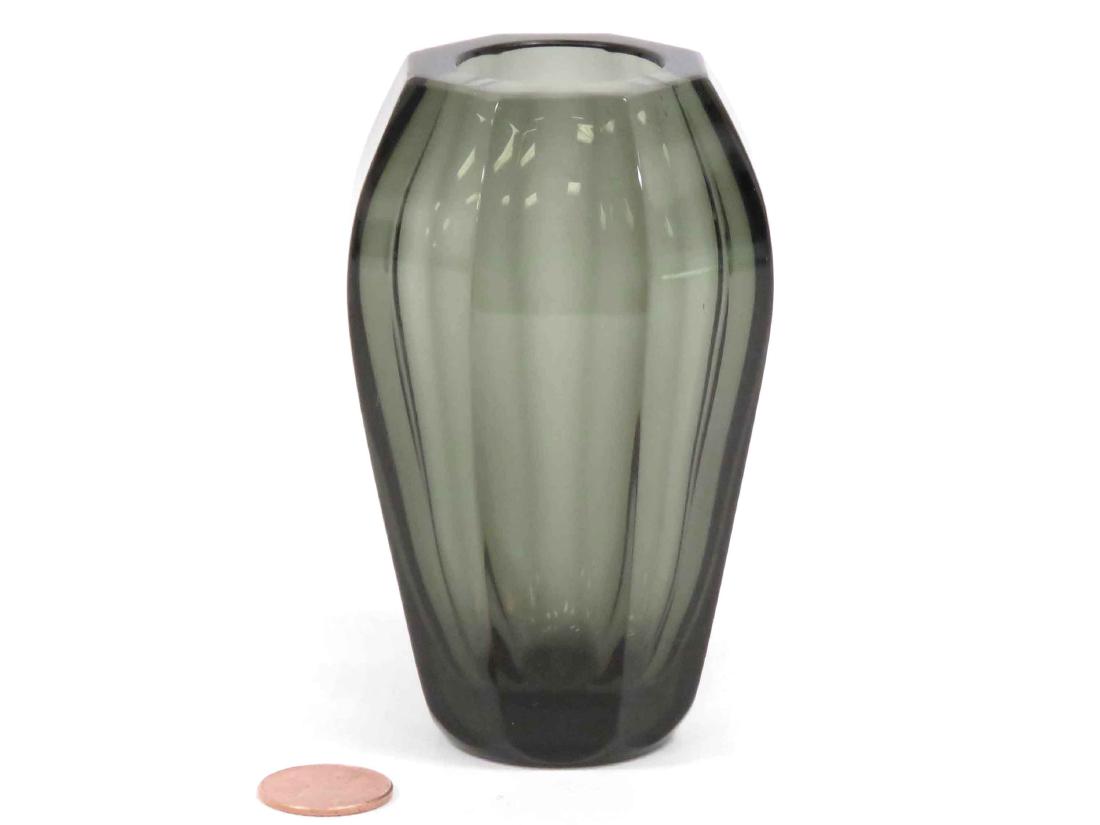 MOSER PANELED ART GLASS VASE, SIGNED. HEIGHT 4" (1 of 2)