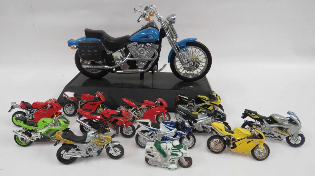 LOT (12) DIE CAST MOTORCYCLES INCLUDING HARLEY DAVIDSON (1 of 2)