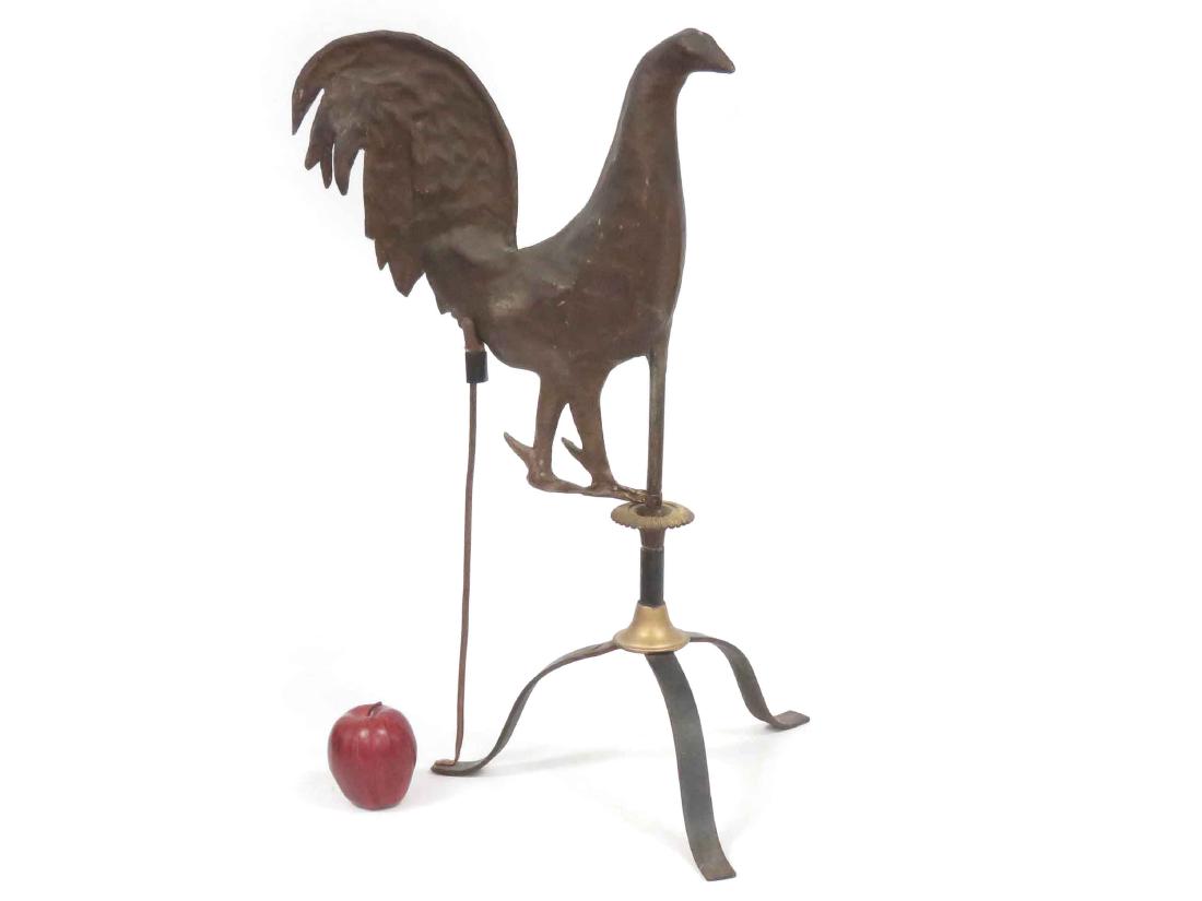 AMERICAN FOLK ART PAINTED MACHE ROOSTER WEATHER VANE. (1 of 6)