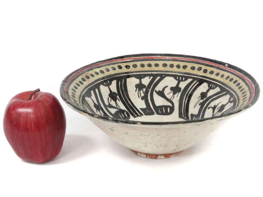 ISLAMIC DECORATED POTTERY BOWL WITH SCRIPT. HEIGHT 3 (1 of 4)