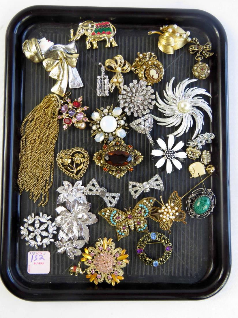 TRAY LOT ASSORTED COSTUME JEWELRY FASHION BROOCHES AND: TRAY LOT ASSORTED COSTUME JEWELRY FASHION BROOCHES AND PINS INCLUDING RICHELIAU, ART, S.A.C., MONET AND STERLING WITH RHINESTONES