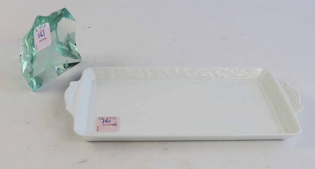 LOT (2) INCLUDING KOSTA, SWEDEN CARVED GLASS ICE BLOCK: LOT (2) INCLUDING KOSTA, SWEDEN CARVED GLASS ICE BLOCK WITH PENGUIN, SIGNED VICKE LINDSTRAND, HEIGHT 3 5/8" & BERNARDAUD LIMOGES TRAY, 9 X 5"