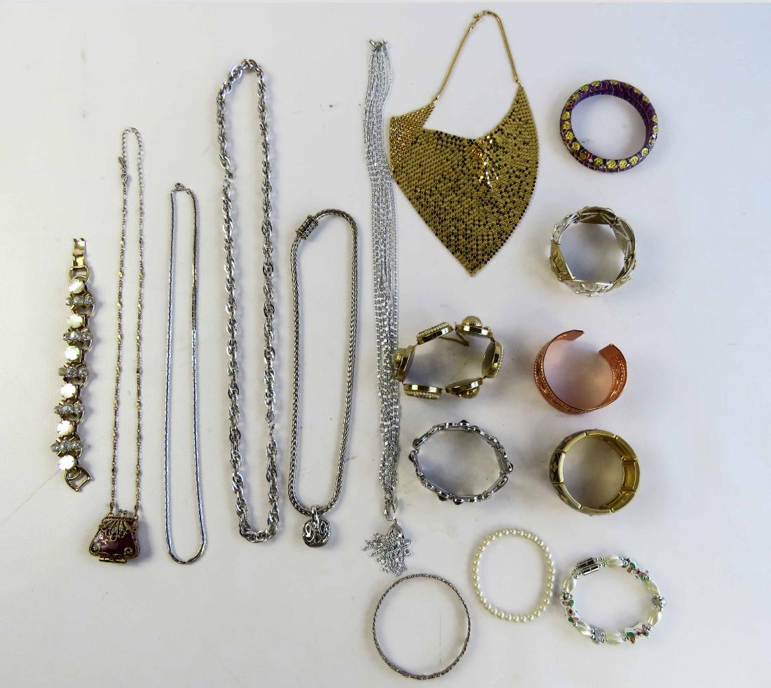 TRAY LOT ASSORTED COSTUME JEWELRY FASHION BRACELETS AND (1 of 1)