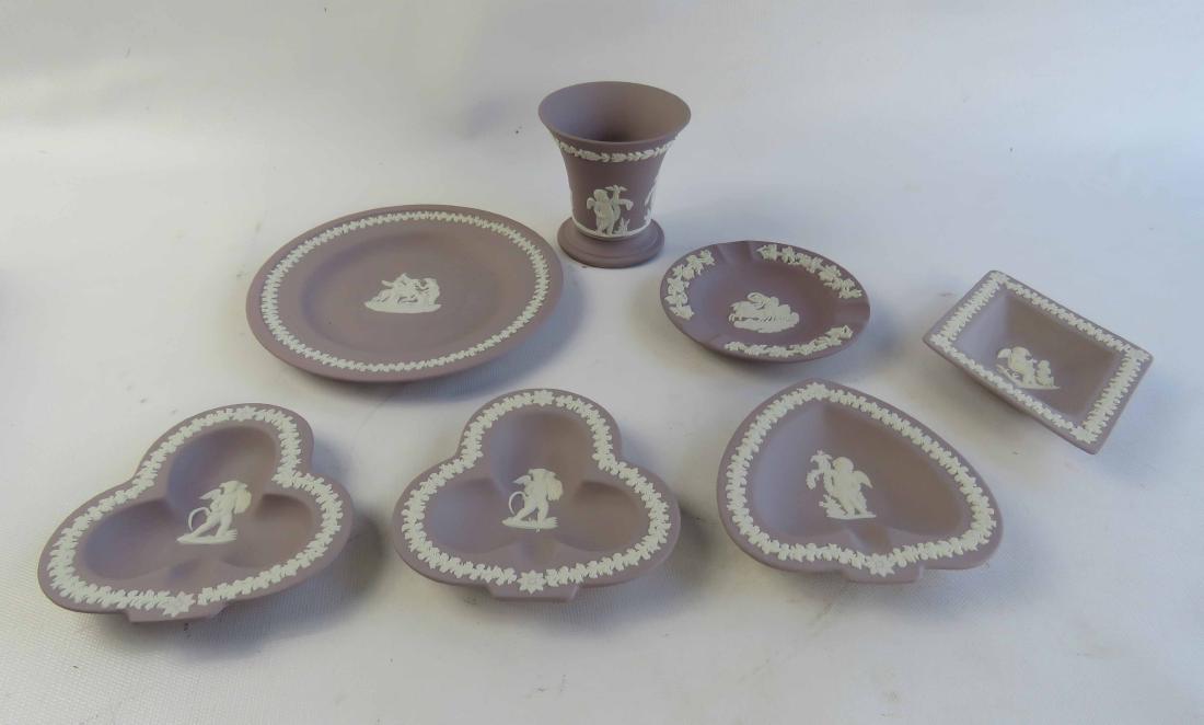 LOT ASSORTED WEDGWOOD MAUVE JASPER INCLUDING VASE (1 of 2)