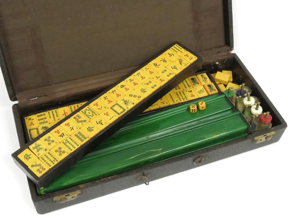 VINTAGE MAHJONG SET, CASED (1 of 2)