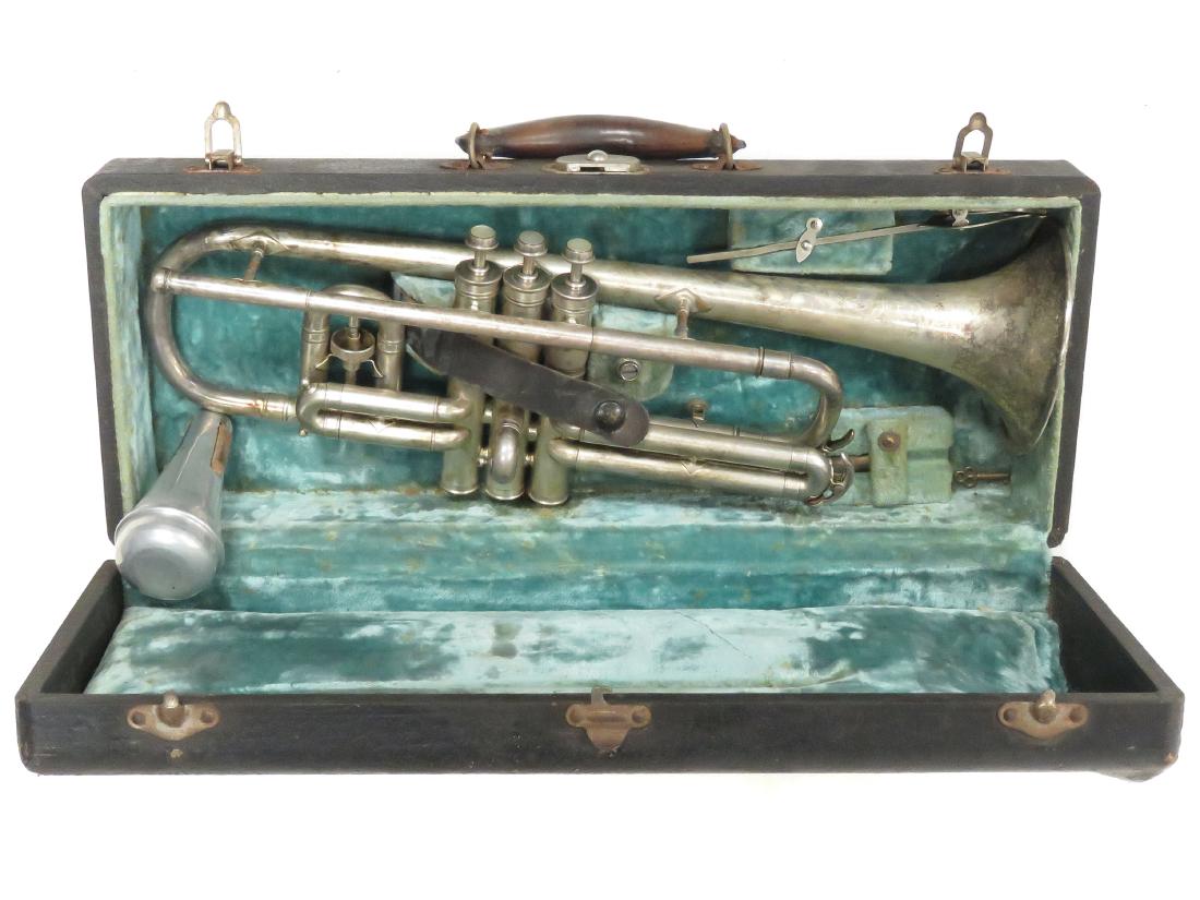 VINTAGE C.G. CONN LTD, SILVER PLATED NEW WONDER, B-FLAT (1 of 1)