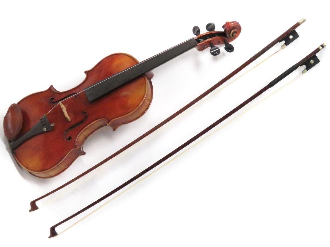 GOOD UNSIGNED VIOLIN (20TH CENTURY). LENGTH/BACK 358MM; (1 of 2)