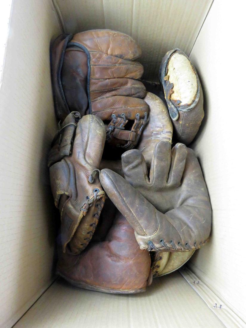 LOT ASSORTED VINTAGE BASEBALL GLOVES (1 of 2)