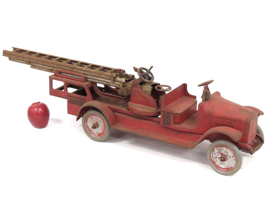 VINTAGE LARGE SCALE BUDDY "L" AERIAL PRESSED STEEL FIRE (1 of 1)