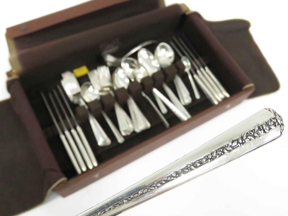 SET TOWLE "RAMBLIN ROSE" STERLING FLATWARE SERVICE FOR (1 of 2)