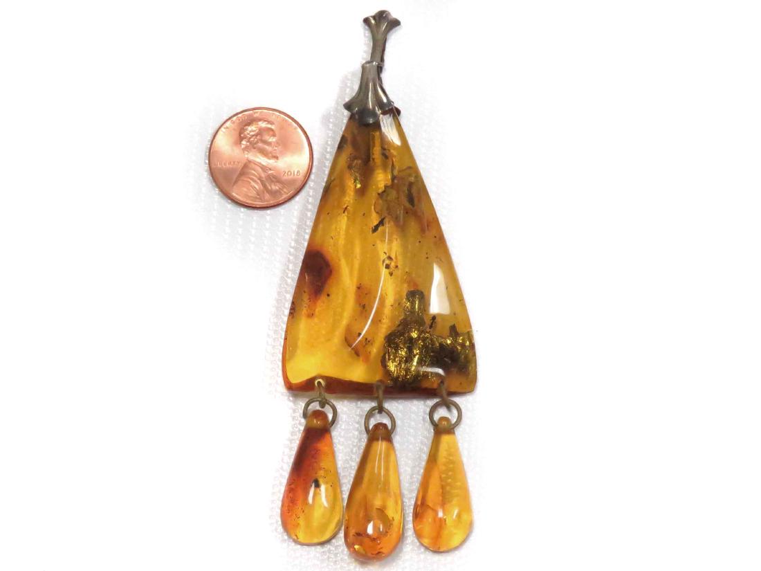 RUSSIAN BALTIC AMBER PENDANT WITH INSECT INCLUSION. (1 of 2)