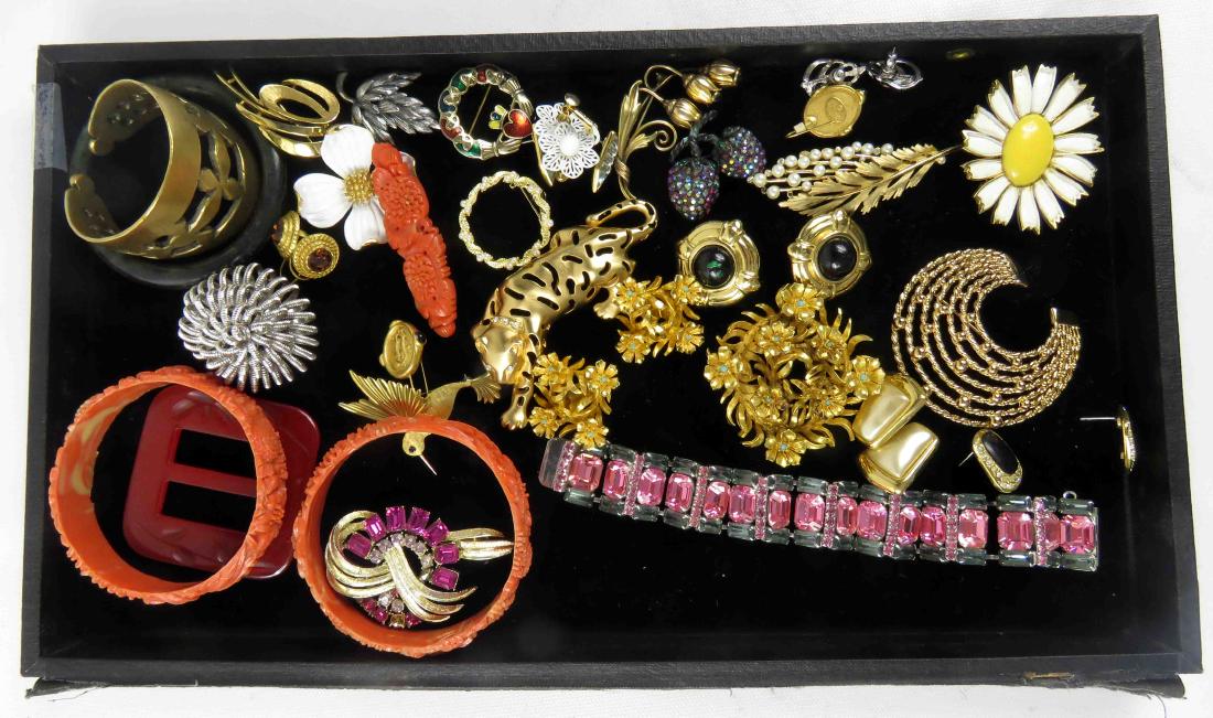 TRAY LOT ASSORTED COSTUME JEWELRY INCLUDING DENICOLA, (1 of 1)