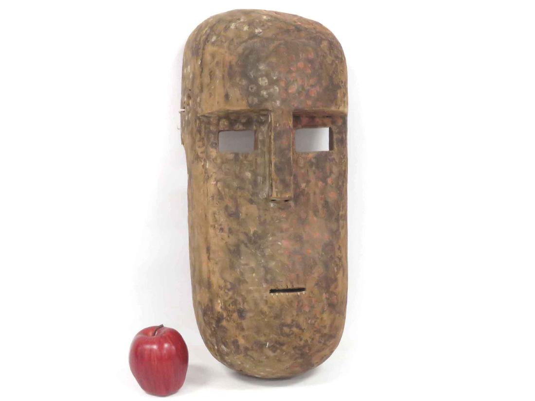 KUMU, D.R.C., CARVED & PAINTED MASK. HEIGHT 20" (1 of 2)