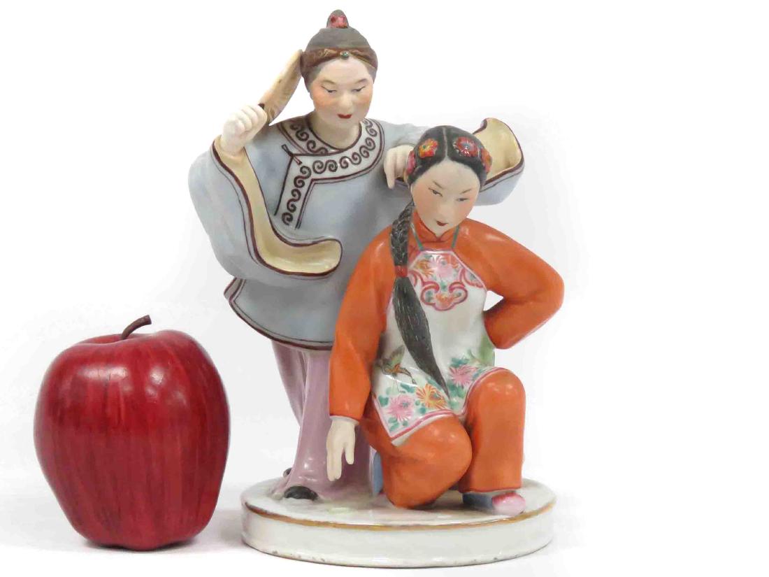 CHINESE EXPORT PORCELAIN FIGURES OF WOMAN WITH FAN & (1 of 5)