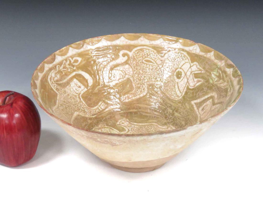 ISLAMIC DECORATED POTTERY BOWL WITH PEOPLE & ANIMALS. (1 of 4)