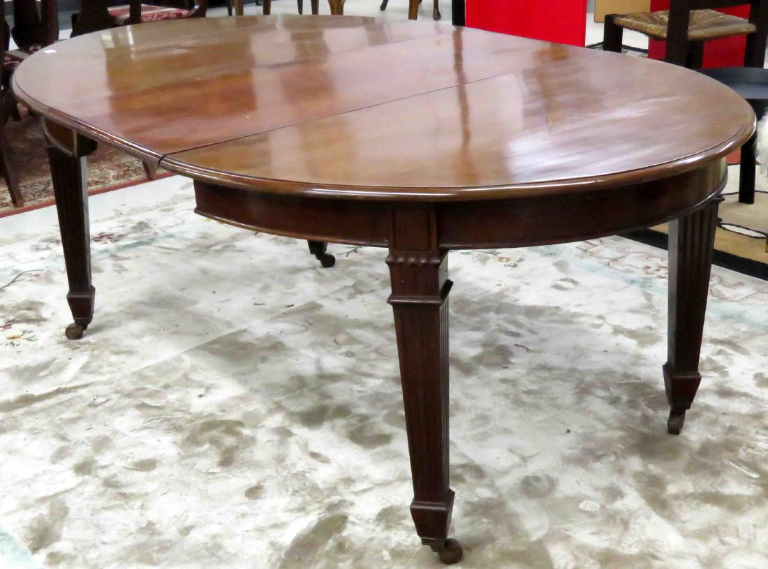 CLASSICAL STYLE CARVED MAHOGANY EXTENSION DINING TABLE (1 of 1)