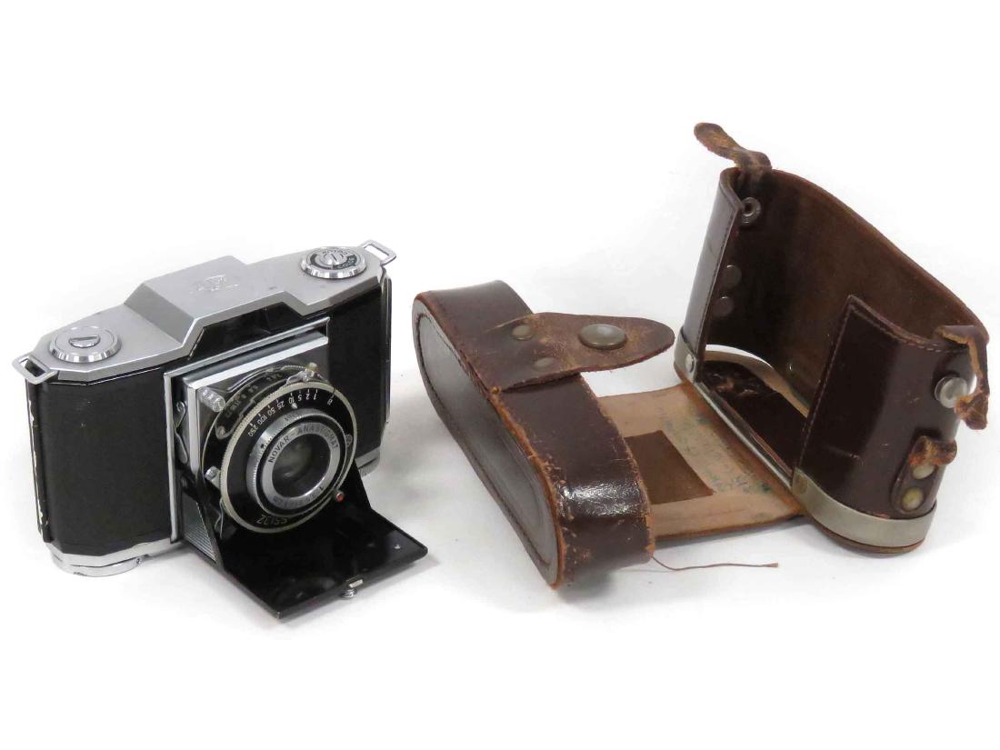 VINTAGE ZEISS IKON CAMERA WITH NOVAR-ANASTIGMATIC: VINTAGE ZEISS IKON CAMERA WITH NOVAR-ANASTIGMATIC F4.5CM, 1:35 LENS AND CASE
