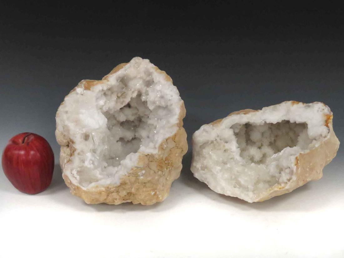 LOT (2) QUARTZ CRYSTAL GEODES. HEIGHT 9" (1 of 3)