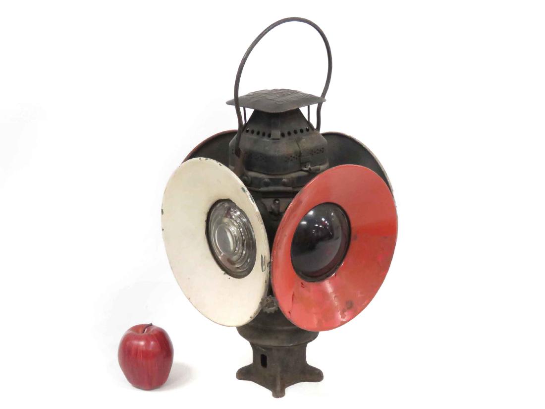 VINTAGE ADLAKE RR SIGNAL LANTERN. HEIGHT 21" (1 of 3)