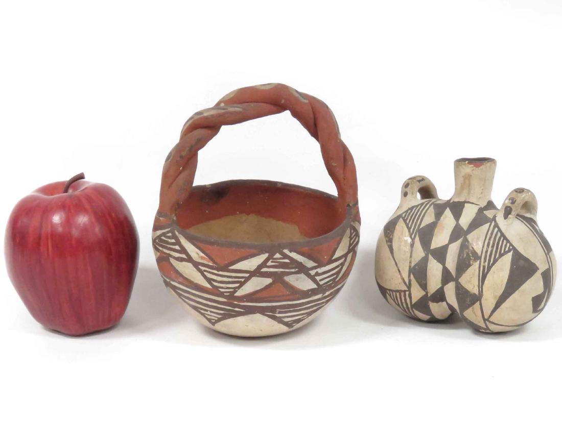 LOT (2) VINTAGE SW AMERICAN INDIAN POTTERY. HEIGHT 4 (1 of 3)