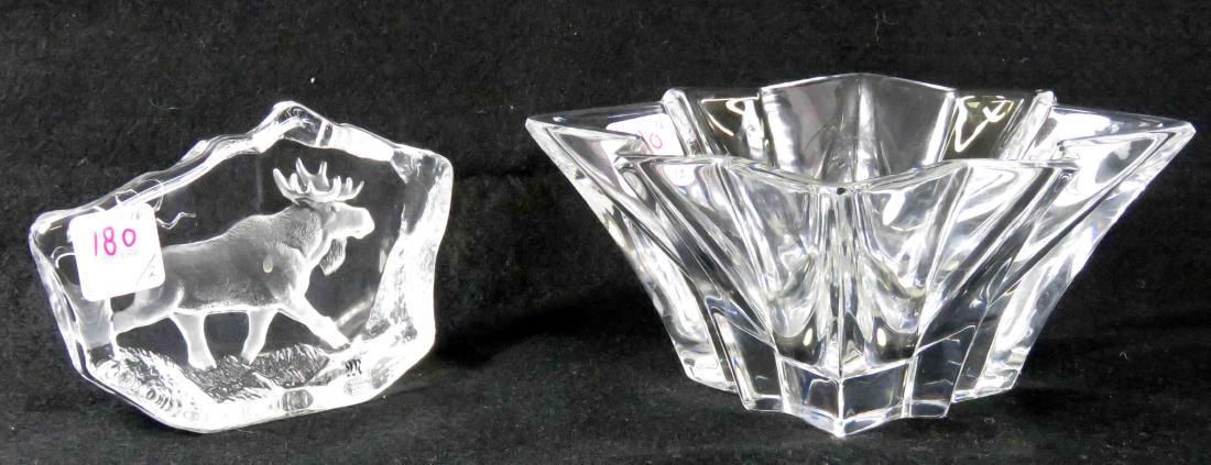 LOT (2) INCLUDING BACCARAT CRYSTAL BOWL, SIGNED &: LOT (2) INCLUDING BACCARAT CRYSTAL BOWL, SIGNED & SWEDISH CARVED CRYSTAL INTAGLIO MOOSE, SIGNED, HEIGHT 4"; LENGTH 5 1/2"