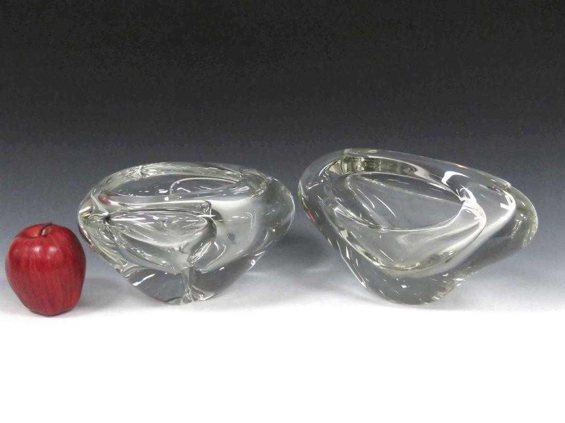 LOT (2) MID-CENTURY MODERN CRYSTAL PAPERWEIGHT VASES. (1 of 2)