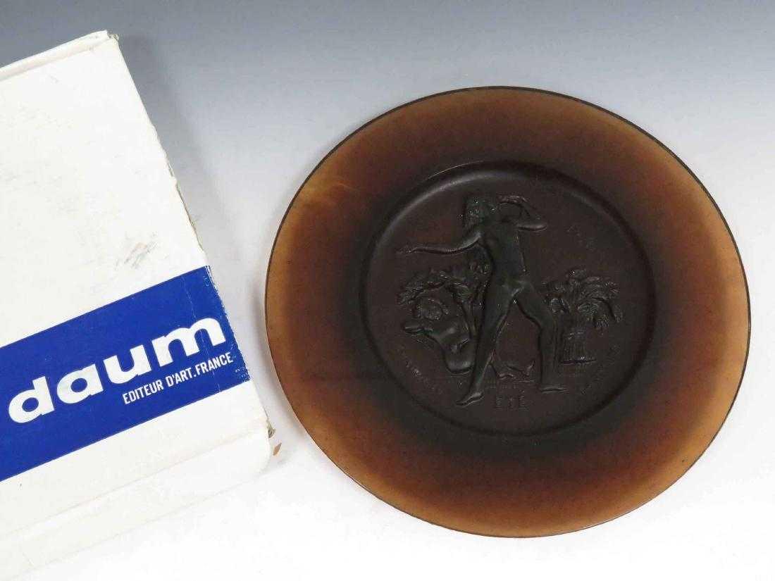 DAUM PATE DE VERRE ETE 1970 CRYSTAL PLATE WITH BOX.: DAUM PATE DE VERRE ETE 1970 CRYSTAL PLATE WITH BOX. DIAMETER 10 1/2"