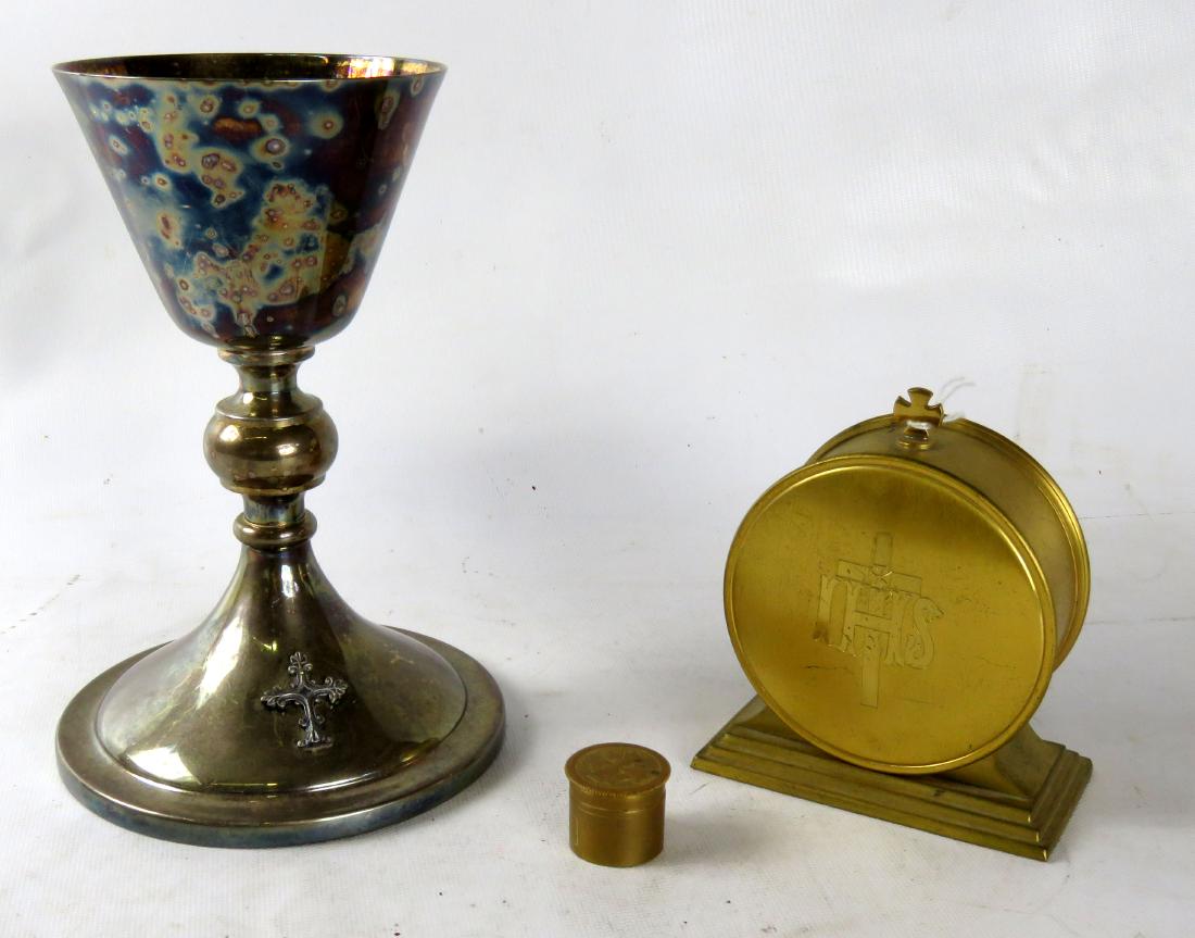 LOT (3) INCLUDING GILT METAL LUNETTE, HEIGHT 4 3/4";: LOT (3) INCLUDING GILT METAL LUNETTE, HEIGHT 4 3/4"; SILVER PLATED CHALICE, HEIGHT 8"; SMALL COMMUNION HOST CONTAINER, HEIGHT 1"