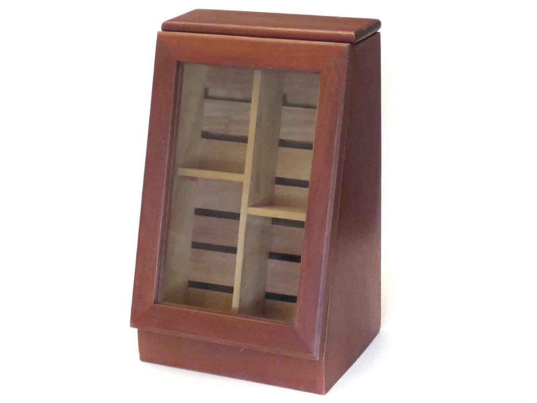 COUNTER-TOP CIGAR DISPLAY CASE. 17 1/2" X 10 3/4": COUNTER-TOP CIGAR DISPLAY CASE. 17 1/2" X 10 3/4"