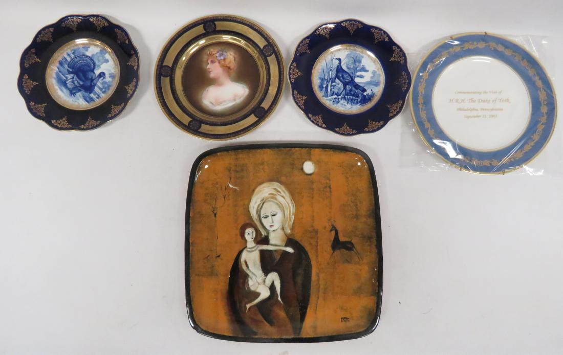 LOT (5) PORCELAIN/POTTERY PLATES & CHARGER INCLUDING (1 of 8)