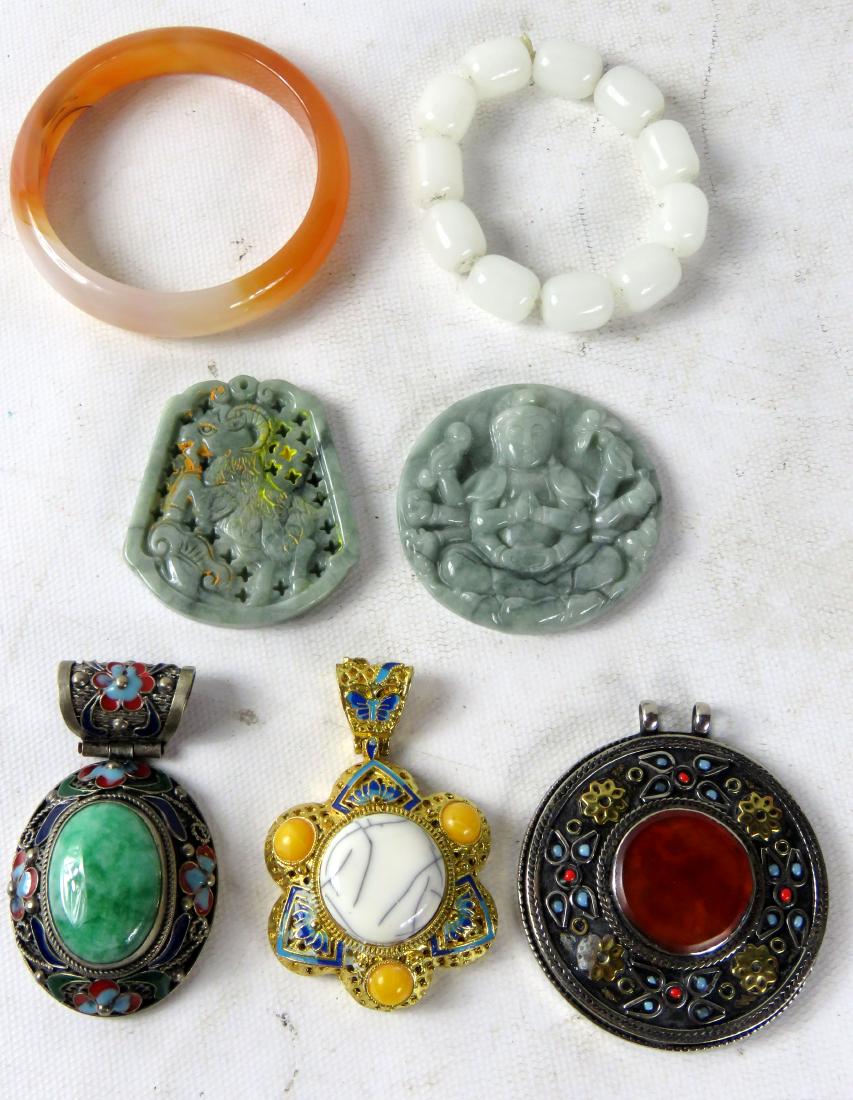 LOT ASSORTED ASIAN JEWELRY INCLUDING AGATE BANGLE, (2) (1 of 1)