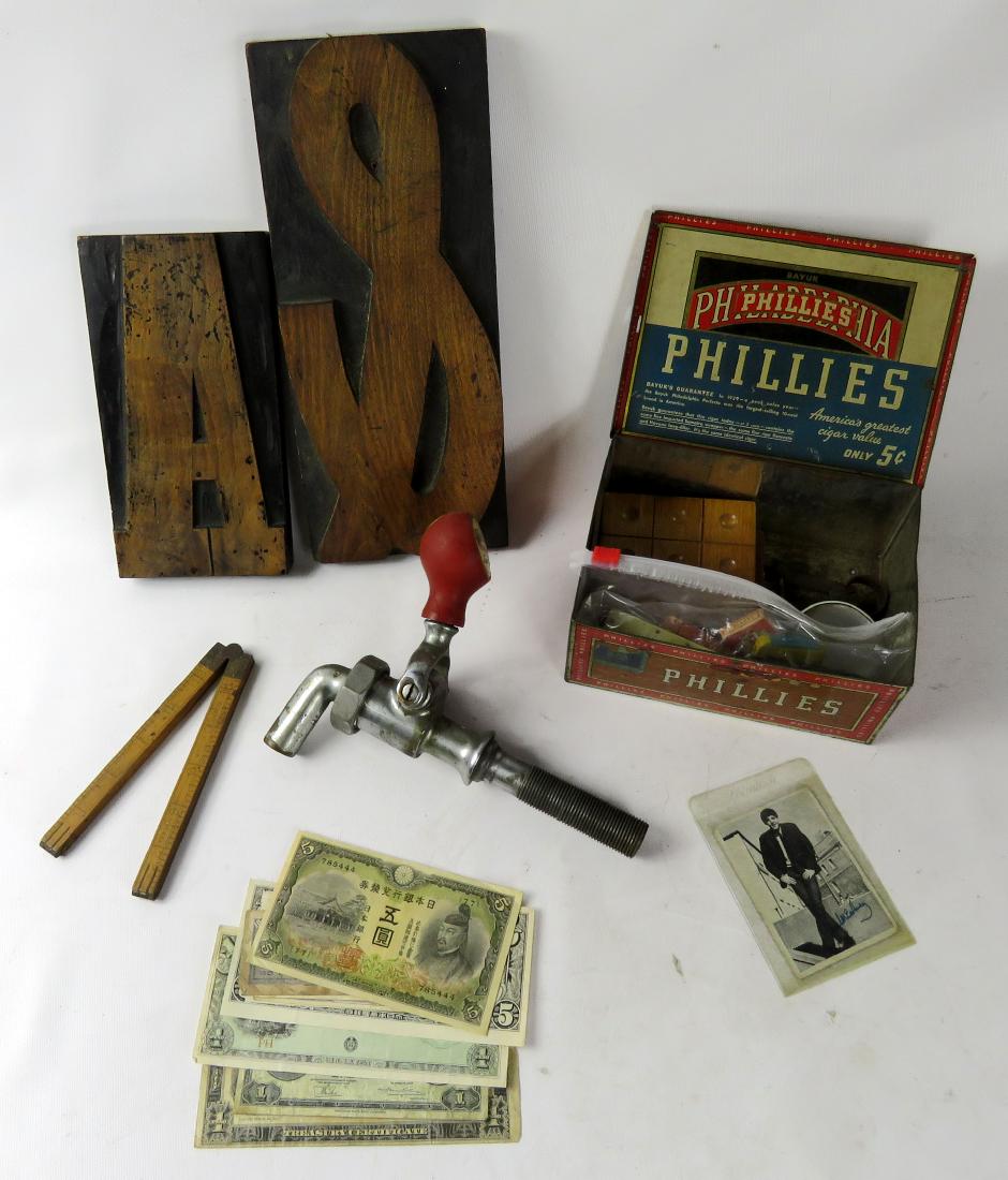 LOT INCLUDING ASSORTED ADVERTISING, POCKET KNIVES, (1 of 2)