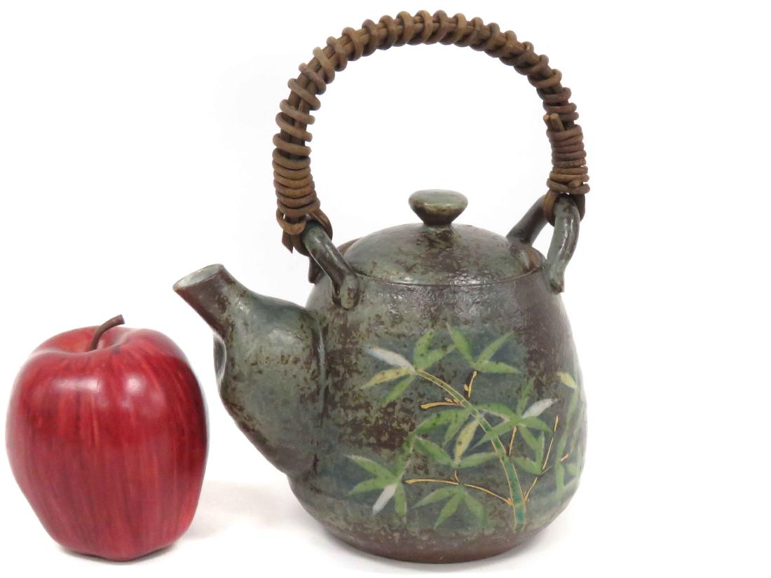 JAPANESE DECORATED PORCELAIN TEAPOT WITH BAMBOO: JAPANESE DECORATED PORCELAIN TEAPOT WITH BAMBOO PAINTING, LATE EDO. HEIGHT 8 1/2"
