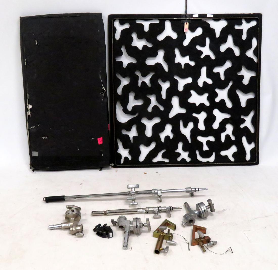 BOX LOT ASSORTED PHOTOGRAPHER LIGHTING STANCHIONS (1 of 2)