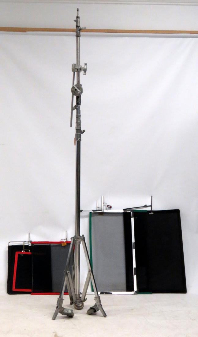 LOT (8) MATTHEWS ADJUSTABLE PHOTOGRAPHER LIGHT STAND (1 of 3)