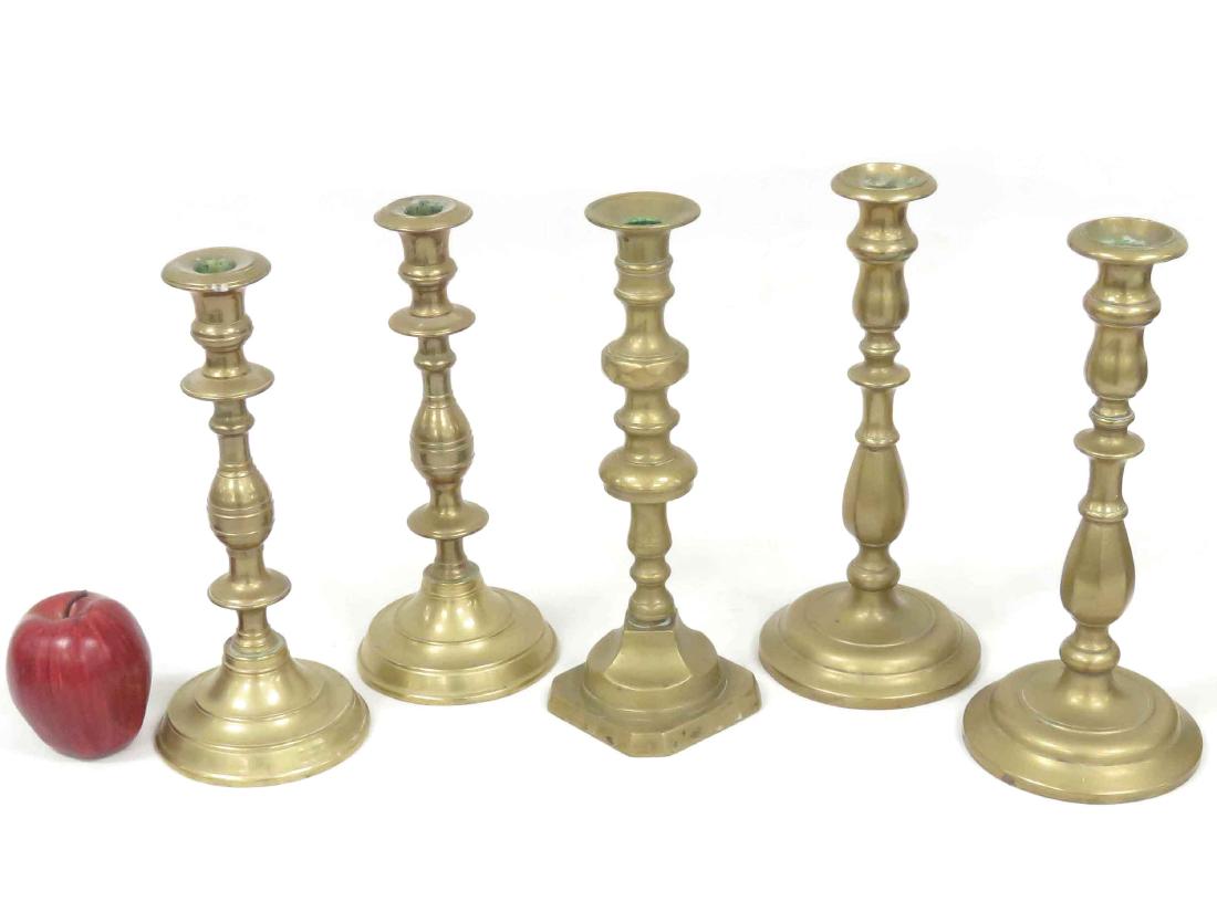 LOT (5) SPUN BRASS CANDLESTICKS, 18/19TH CENTURY.: LOT (5) SPUN BRASS CANDLESTICKS, 18/19TH CENTURY. HEIGHT 11"