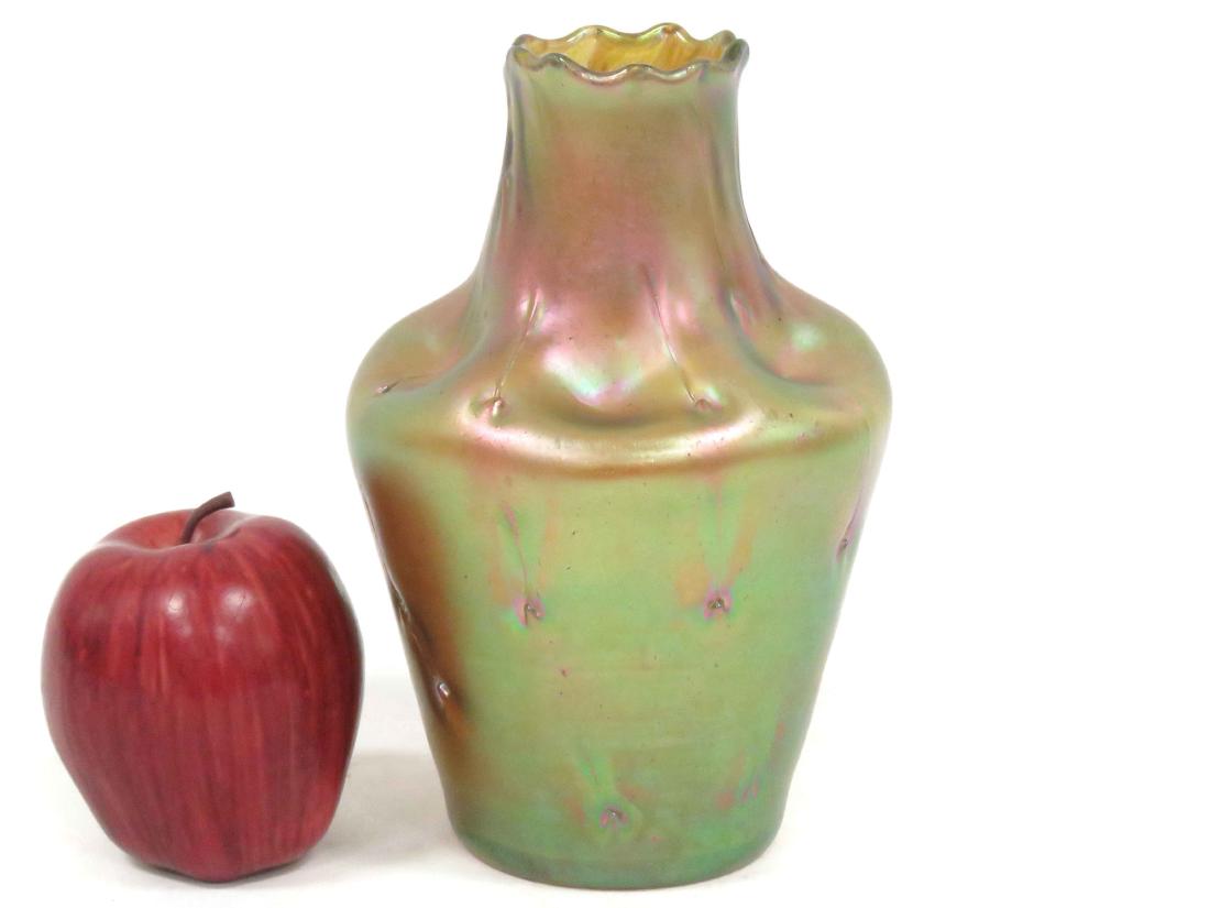 VINTAGE LOETZ "ASTARTIG" IRIDESCENT ART GLASS VASE, 8": VINTAGE LOETZ "ASTARTIG" IRIDESCENT ART GLASS VASE, 8"
